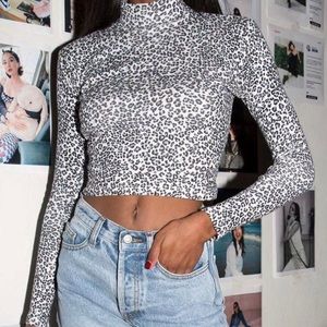 Brandy Melville: Long sleeve cheetah turtle neck